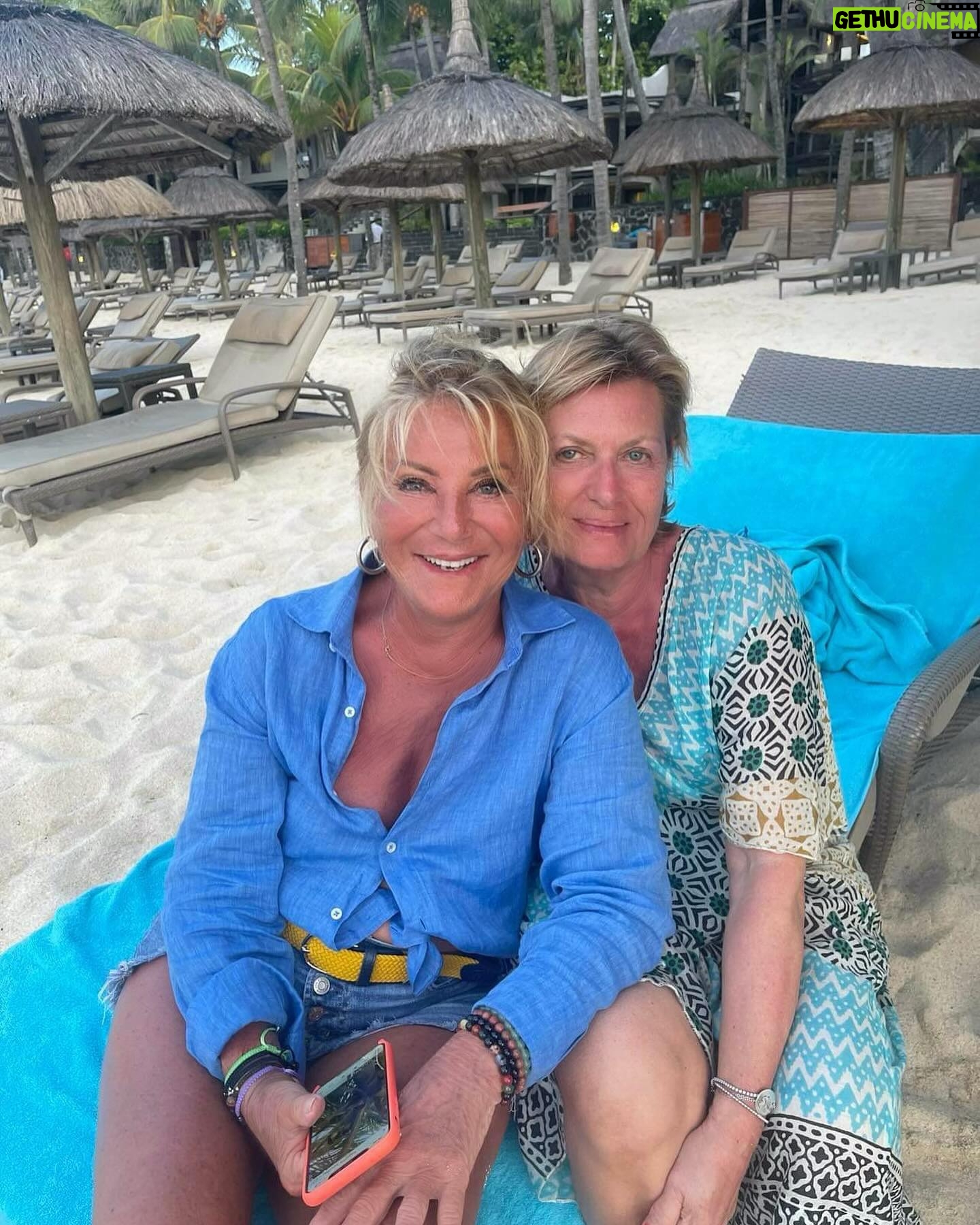 Sheila - 5.5K Likes - Souvenir de mon île 🏝️où j’ai pu retrouver mes amis 😉😘
#sheila #sheila2024 #souvenir #holiday #memory #friends