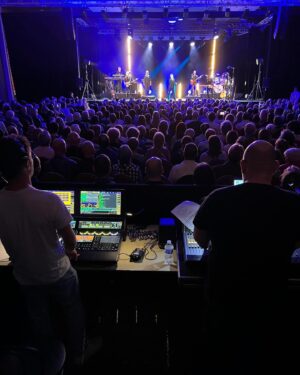 Sheila Instagram - Hier soir à Cagnes sur Mer …!
Merci encore à tous pour cette soirée électrique, que du bonheur 🥹 et énormément de sucreries…! Gros bisous à tous 😘
#sheila #sheila2024 #sheilalive #sheilaenconcert #sheilentournee #cagnessurmer #casinoterrazur