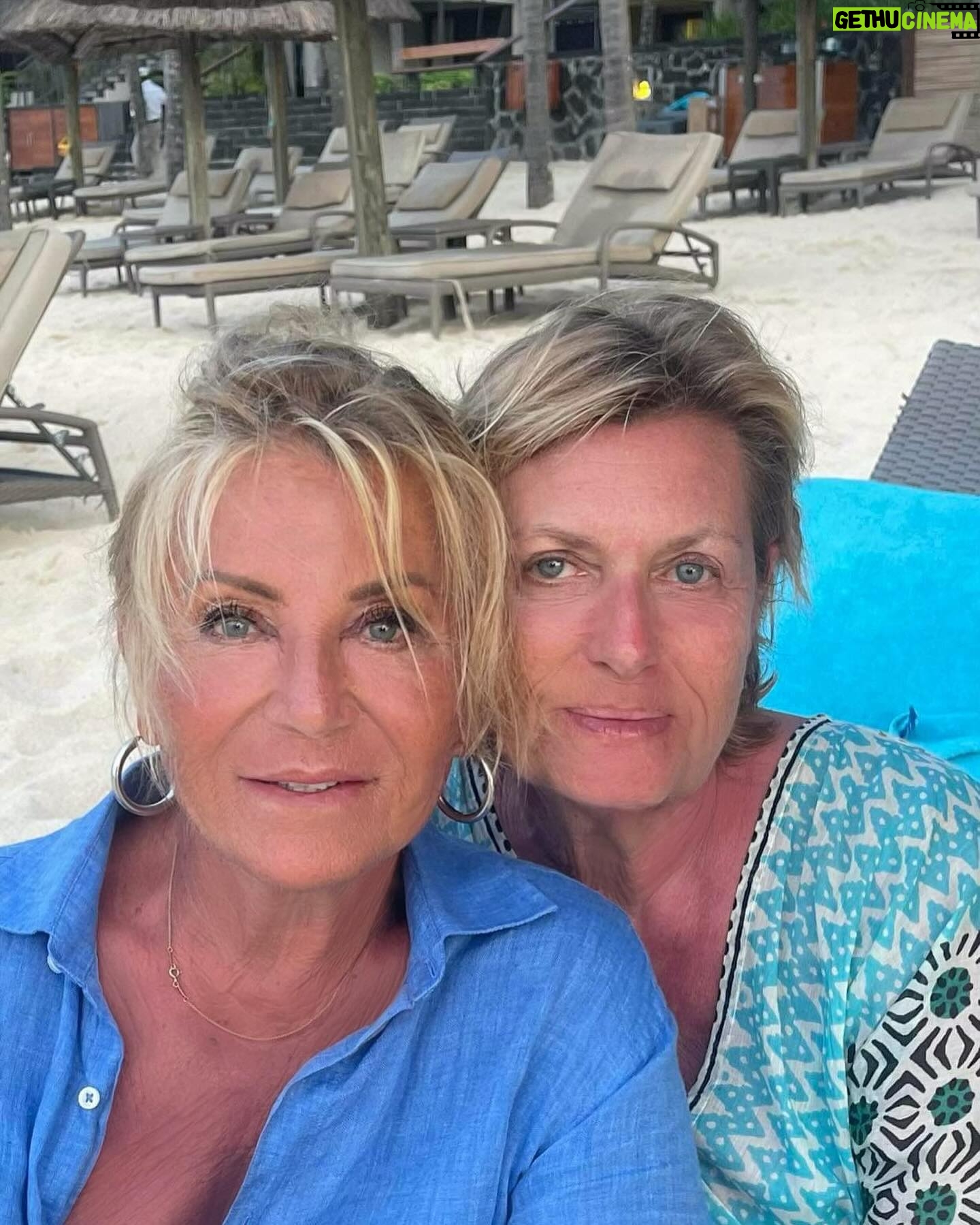 Sheila - 5.5K Likes - Souvenir de mon île 🏝️où j’ai pu retrouver mes amis 😉😘
#sheila #sheila2024 #souvenir #holiday #memory #friends