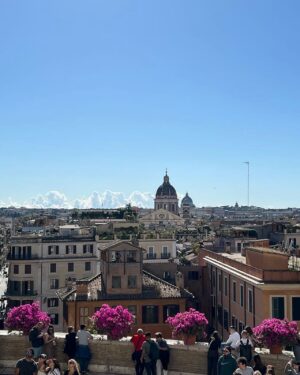 Sheila Instagram - Visite à Rome… pour tournage 😉🍾😘😘
#sheila #sheila2024 #italie #italy🇮🇹 #rome #roma #tournage #italiantv #imigliorianni #sheilabdevotion #dolcevita #rai1