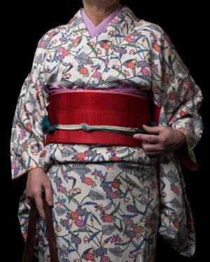Sheila Cliffe Instagram - Beautiful bingata kimono and new Hakata obi set. This set is sold. With tote bag from the UK. 可愛い紅型小紋セット．博多帯は新しい。　襟、帯揚げ、帯締め、イギリスのトットバッグ。　サイズは最後の写真。売れきれました。
#japaneseculture #japanesefashion #japanesestyle #sotd #stylista #tokyofashion  #over60style #over60andfabulous #over60 #grayhair #kimonobijin #advancedstyle #きもの  #きものコーディネート #着物  #着物生活 #着物好き #着物でお出かけ  #趣着物 

写真　@makishimaderek