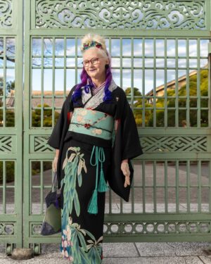Sheila Cliffe Instagram - Evening light on antique kurotomesode with my kazari koshihimo. 夕日とアンチック留袖と飾り腰紐。　#japaneseculture #japanesefashion #japanesestyle #sotd #stylista #tokyofashion  #over60style #over60andfabulous #over60 #grayhair #kimonobijin #advancedstyle #きもの  #きものコーディネート #着物  #着物生活 #着物好き #着物でお出かけ  #趣着物 

Photo @makishimaderek