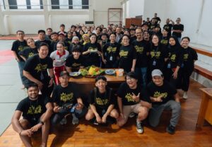 Sheila Timothy Instagram - Project ini dimulai sudah agak lama, namun terhenti karena  pandemi 2019, sebuah cerita tentang abang adik yang sangat hangat, dengan tema keluarga dan harapan. Lewat projek ini saya terkoneksi dengan CJ ENM @justin.hwk who has always been very supportive. Project ini jg  jd kesempatan pertama bekerja sama dengan team  @base.id mba @shantyharmayn @aourachandra @sarimochtan dan tentunya juga @typix & @bensoebiakto dan seluruh team base, marketing dan publicist.

Saya selalu percaya project yang baik selalu mempertemukan kita dengan orang2 baik, sutradara @dinnajasanti para pemain yang luar biasa @vinogbastian__ @angga @kristo.immanuel @caitlinhalderman  Gak lupa dukungan ga ada habis2 nya dari @focusedequipment @robinjdbmoran @gunnarnimpuno you guys are angels sent from the above 🙏🏻 Dan tentunya satuan crew hebat yang jadi garda depan yg sedang berjuang saat ini, yg tidak bisa saya sebut satu persatu.. #youknowwhoyouare love you all thank u @michellawrence @the_urban yg ngisi kekosongan saat ini karena saya terpaksa recce duluan ke rumah sakit.  Astradas @leon_lolang @guntur.as10 @konsepboi … dp @triadiprasetyo art @harishudafaqih 

Terima kasih juga team #springboard 

Thanks team @lifelikepictures @wiji_lecsu @beebymaria mamat-dedi, Harry.  Segera bergabung ke set.. #solid kalo kata fojan. #MAB #dibioskoptahunini