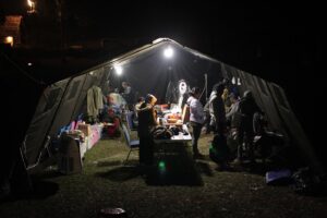 Sheila Timothy Instagram - 5 tahun lalu berkesempatan untuk bertemu dan berkarya dg orang2 hebat ini. Lebih dari 1 tahun proses dari preps sampai post, melibatkan hampir 1000 casts and crews. Salam kangen buat semua keluarga sableng 😄 #siapsablenglagi yuks 😄 @lifelikepictures @anggasasongko @vinogbastian__ @sherinasinna @marshatimothy @sarimochtan @fariz_alfarazi @yayanruhian @chan_man_ching @adrianto_sinaga @denmasipung_ics @ejstudio.official @nandagiri @ariaprayogi @nandagiri @ichsound @achmadali.s @cece_ciungwanara @ceceparifrahman @reza.hilman @aghninyhaque @tejo_teguh @happysalma @marcellsiahaans @diansidik_ @yayuunru @ruthmarini18 @hanatarue @rifnuwikana @lukmansrd @mahardikayusuf @peikaimika @semoga_happy @the_urban @agungaksara @michellawrence dan semua teman2 lainnya