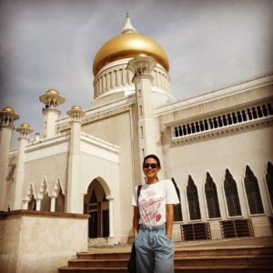 Sheila Timothy Instagram - Selamat Idul Fitri untuk teman2 yang merayakan. Maaf lahir batin.