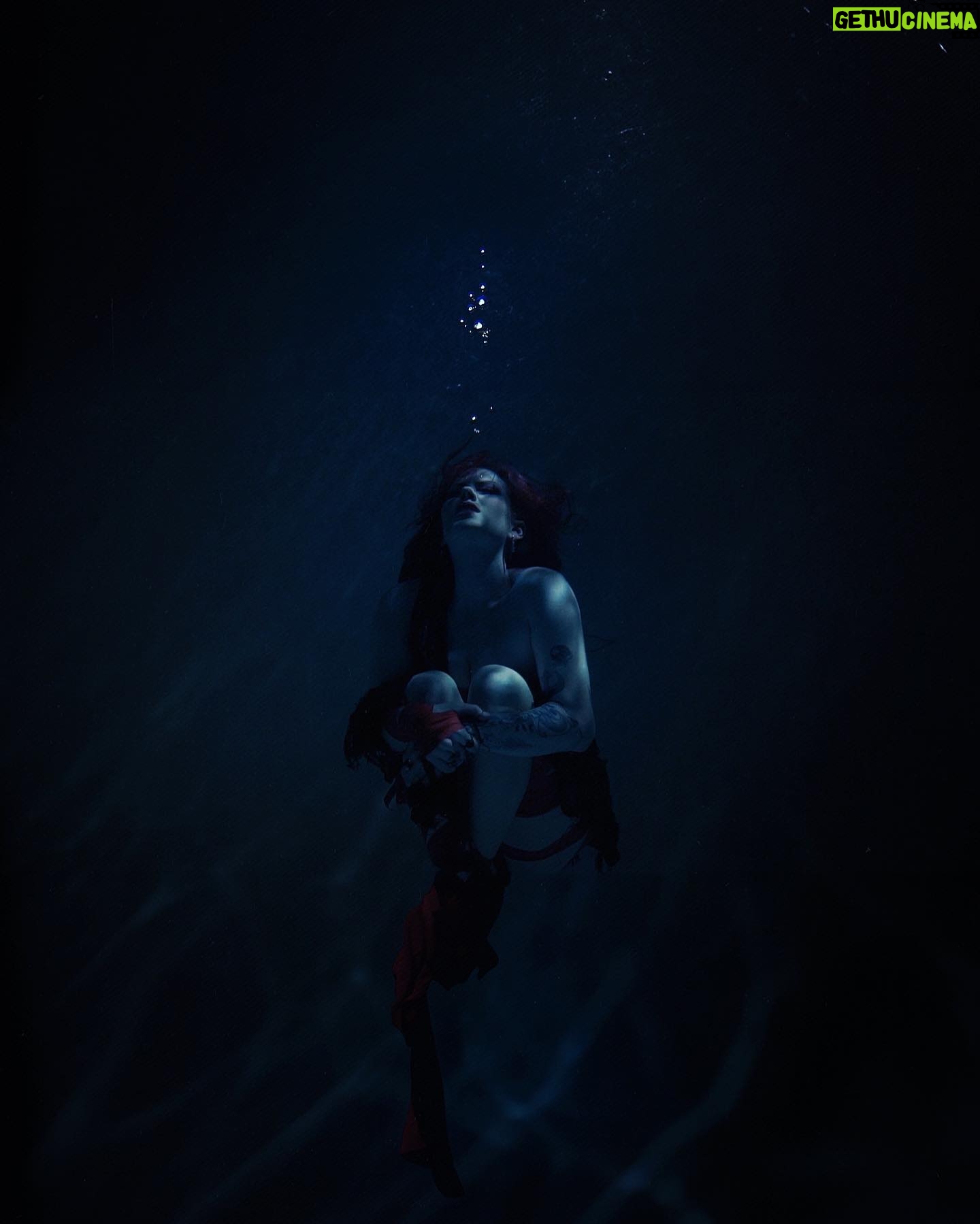 Shelby Lee - 1.6K Likes - all of my clients know by now that working with water is my ABSOLUTE FAVORITE THING - this is why
Thank you @mandicrimminsmusic for trusting me with “Lose Control”
Director, DP, Editor & Colorist @sparksss
Song written by @dretamashi @mandicrimminsmusic
Song produced by @dretamashi
Styling @nicwheat
Link in bio to watch full music video