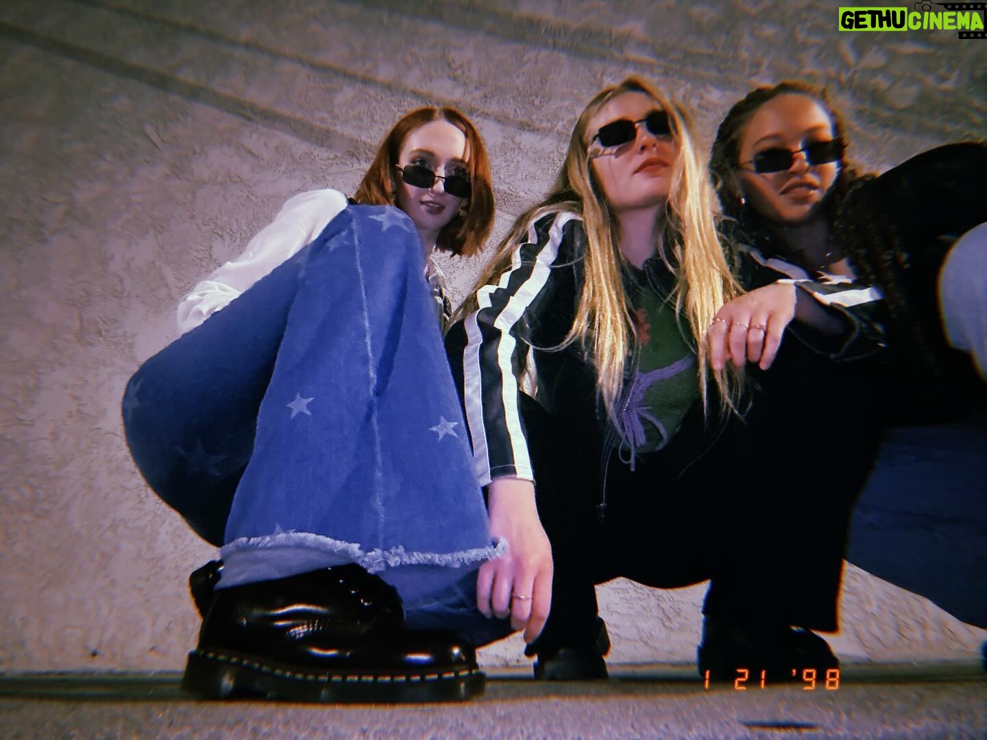 Shelby Simmons Instagram - Just casually dropping in to tell you you’re kooler than you think you are 😎