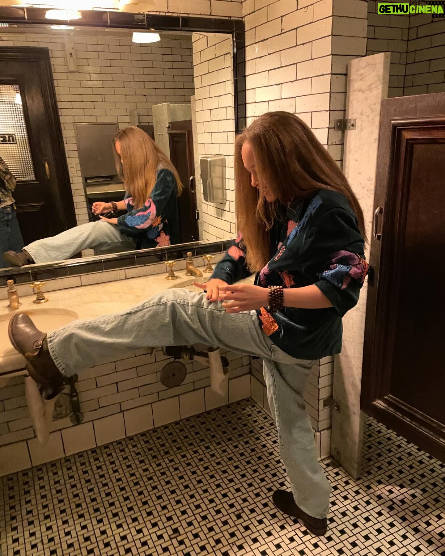 Shelby Simmons Instagram - Some moments in march 💕it’s been a busy month! Trying to learn the difference between being busy for no reason and being busy doing what I know will push me forward 😅What have yall been learning this month?!