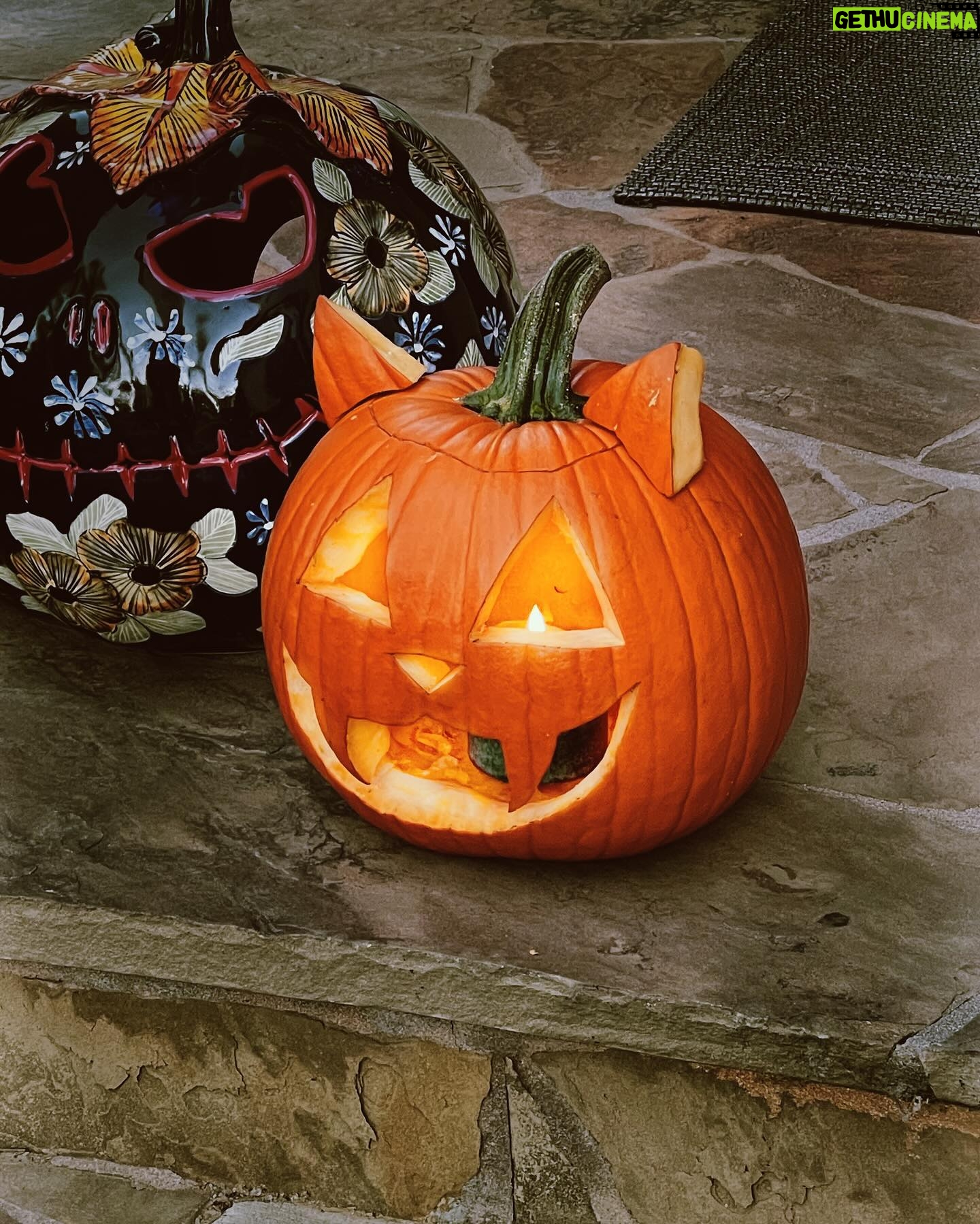 Shelby Simmons Instagram - The night of frights is upon us! 🎃👻