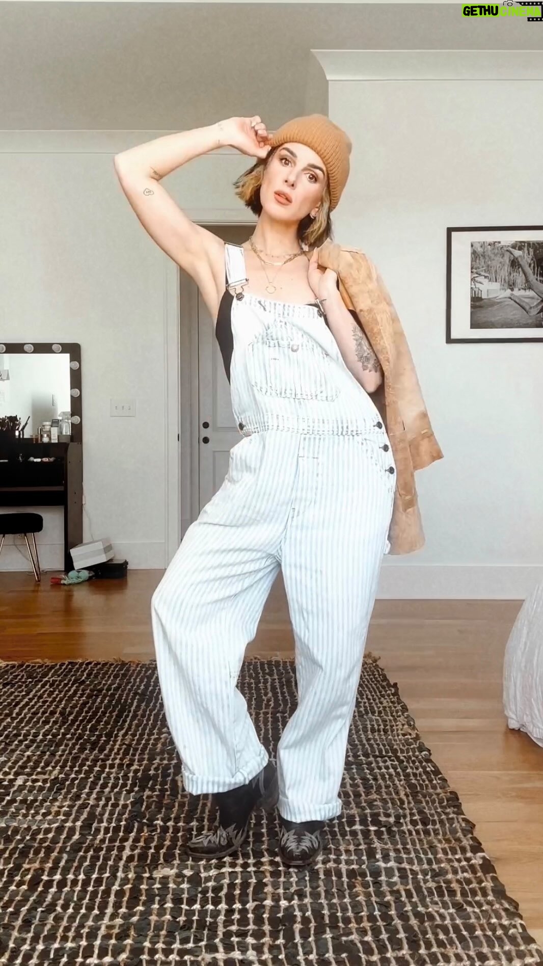 Shenae Grimes-Beech Instagram - Never been a sentimental girl but this fit’s definitely giving Mr. Walkaway. No fancy edits but loved this look for a top down family drive in the countryside this weekend too much to not give it a little moment on the feed 🌾🤠 Linked most of the exact items on My LTK Shop but my boots are 12 years old so I dug through the internet to find as similar a pair as possible and I found an almost identical pair that is on MAJOR SALE for under $90 — originally $215!!! If you’re catching this in the first 24 hours, links to full outfit and the epic boot sale are in my stories, too!