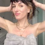 Shenae Grimes-Beech Instagram - “IT GIRL” WAVY HAIR TUTORIAL ✨ This turn twist technique is my new favorite way to use my curling iron. It gives you a soft bendy wave without giving pageant princess. You can find everything I used on my storefront at Amazon.com/shop/ShenaeGrimesBeech!