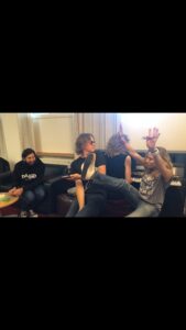 Sheryl Crow Instagram - A little something to warm up your Sunday! ❄️ Throwing it back to June 26, 2019 in Glasgow, in the green room waiting for soundcheck. @jengunderman on piano, @fredeltringhamdrummer on spoons, and #RobertKearns on harmony. @therealdionnew and @thespinnersofficial, please forgive my butchering that melody!! I love you both and this song!! #thencameyou
