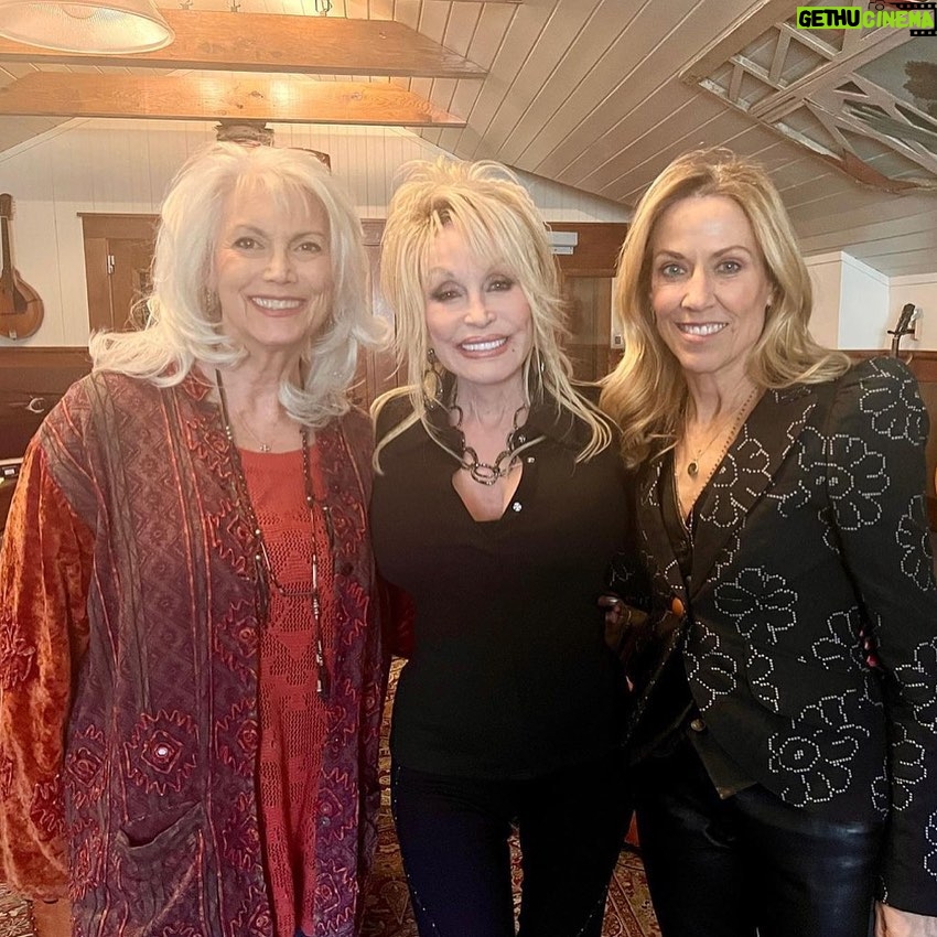 Sheryl Crow Instagram - I love and admire this woman so much! She could sing the phone book and make you cry…or in this case, ROCK! I’m so honored that @dollyparton included me on #ROCKSTAR and I’m so excited for you all to hear it. “You’re No Good” on Rockstar is out now! Link in my bio and story.