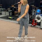 Sheryl Crow Instagram – Have you heard my new cover of “Digging In The Dirt” featuring THE @itspetergabriel? 🌱 Give it a listen wherever you stream music – link in bio and stories.