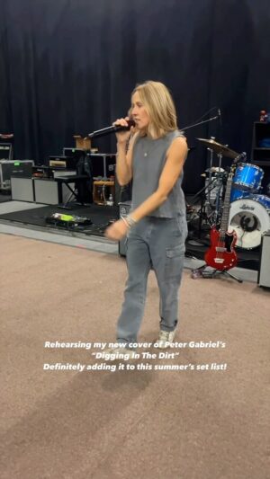 Sheryl Crow Instagram - Have you heard my new cover of “Digging In The Dirt” featuring THE @itspetergabriel? 🌱 Give it a listen wherever you stream music - link in bio and stories.