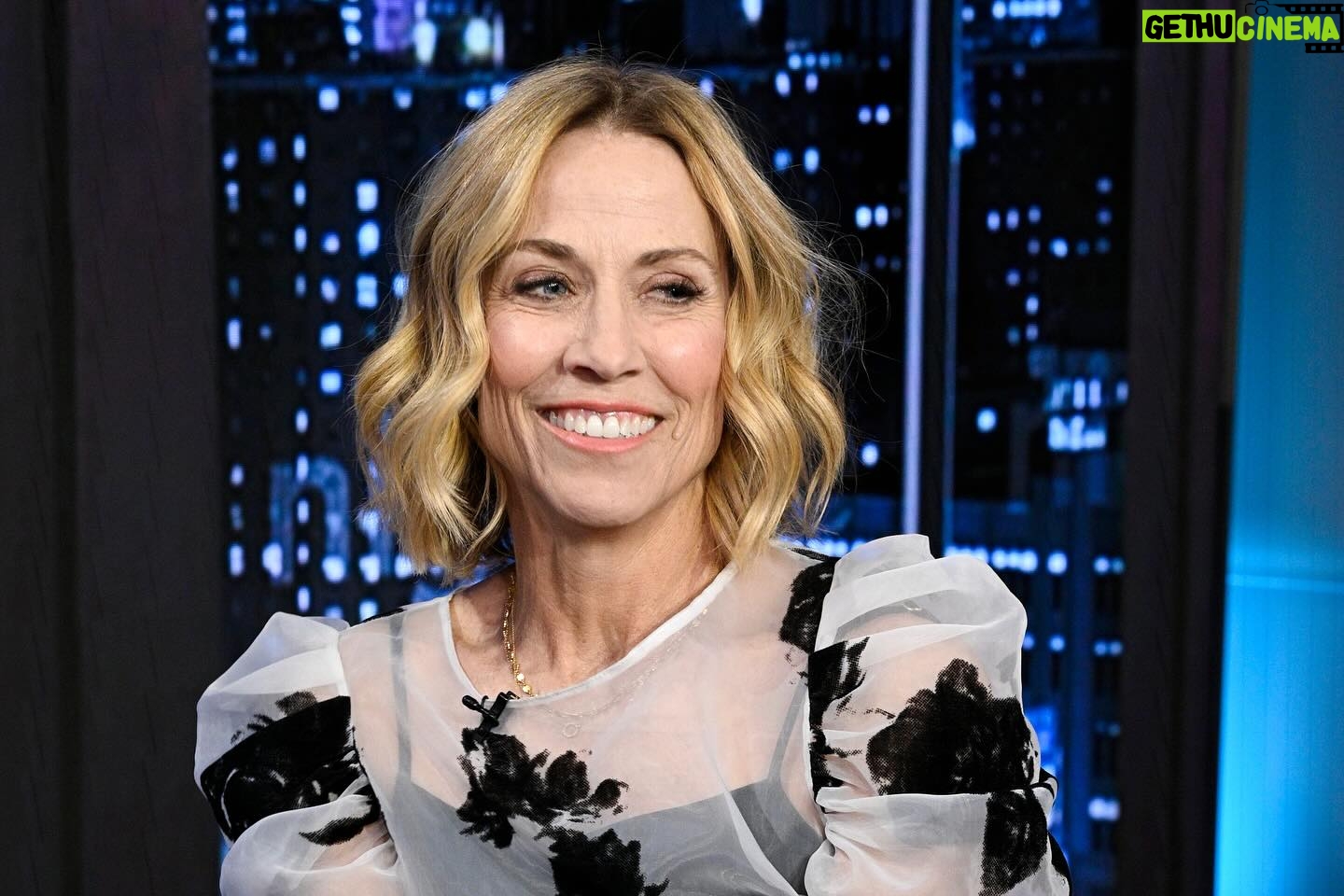 Sheryl Crow Instagram - TONIGHT ON #NIGHTLINE: @sherylcrow joins Nightline’s @JujuChangABC on set to discuss being inducted into the Rock and Roll Hall of Fame, aging in the music industry and her latest album ‘Evolution.’ What made the nine-time Grammy award winner change her mind about releasing another album? Tune in to find out. 📸 ABC/ Lorenzo Bevilaqua #nightline #sherylcrow #evolution
