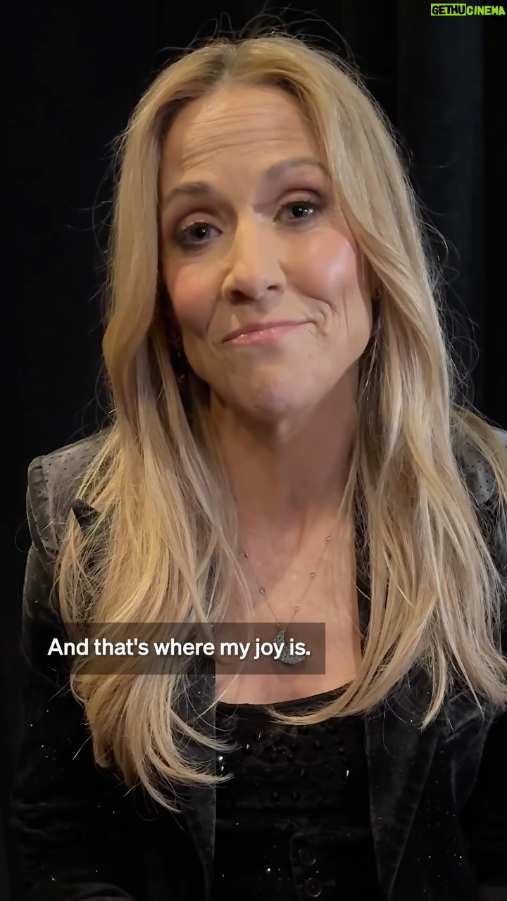 Sheryl Crow Instagram - The holidays are for spending time with friends and family, and backstage at #RockHall2023, @sherylcrow explains why these things spark joy for her. Watch the 2023 Induction Ceremony on @abcnetwork, 1/1 at 8/7c!