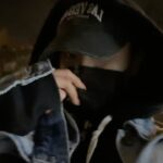 Shi Shi Instagram - 今年25歲 男 我也不知為何 戴了帽子 和口罩就 變這麽帥 咦 那就是 不是我帥 是帽子跟口罩帥