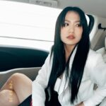Shi Shi Instagram - 謝謝 #QQ音樂 ✨ outfit @bobjian jewelry @apmmonaco #apmmonaco shoes @jimmychoo @bluebelltw stylist @adec12 h&m @apackofcigarettesaday #QQ音樂巔峰盛典 #年度巔峰飛躍女歌手 👩‍🎤