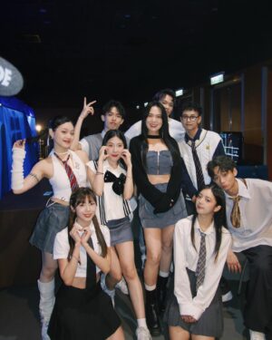 Shi Shi Instagram - ㄩㄇ暈嗎 💓
從此以女團重新出道 可嗎 顏值擔當 可嗎

#九澤cp香港演唱會 快閃成功✨

tops & skirt @dionlee 
knit Shrug @helmutlang 
all by @de_sidere7.1 
boots @tods 
jewelry @hanshsu_official
styling @adec12 
hair @vancubex 
makeup @vangela 
photo @meluko1007 

🫢💗