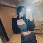 Shi Shi Instagram - ㄩㄇ暈嗎 💓 從此以女團重新出道 可嗎 顏值擔當 可嗎 #九澤cp香港演唱會 快閃成功✨ tops & skirt @dionlee knit Shrug @helmutlang all by @de_sidere7.1 boots @tods jewelry @hanshsu_official styling @adec12 hair @vancubex makeup @vangela photo @meluko1007 🫢💗