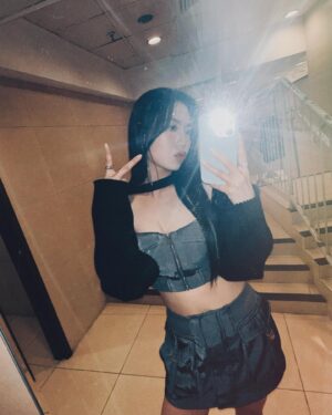 Shi Shi Instagram - ㄩㄇ暈嗎 💓
從此以女團重新出道 可嗎 顏值擔當 可嗎

#九澤cp香港演唱會 快閃成功✨

tops & skirt @dionlee 
knit Shrug @helmutlang 
all by @de_sidere7.1 
boots @tods 
jewelry @hanshsu_official
styling @adec12 
hair @vancubex 
makeup @vangela 
photo @meluko1007 

🫢💗
