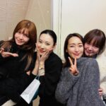 Shihori Kanjiya Instagram - この2人が共演なんて、そりゃ観なきゃでしょ！ って事で宇野ちゃんと行ってきました！ 麻依子ちゃんとなっちゃんが共演する舞台。 宇野ちゃんとドキドキしながら観てました。 もう最高！面白かったー！ 麻依子ちゃんと初めて出会ったのは中学3年生とかかな。 そこからの付き合いで、まさか初舞台を観る日が来るなんて。 よくオーディションで一緒になって、彼女の独特な感性に 当時もよく驚いてたなぁ。 今回も本当に初舞台？！って感じでした|(￣3￣)| なっちゃんとは高校生の時に少しだけ共演して、しばらく会ってなくて、初めて遊んだのはそれから10年ほど経った時。 いきなり韓国旅行に行ったんですよね（笑） なっちゃんは韓国語を独学で学んでペラペーラなので 本当に沢山助けてもらって、最高な旅行になったなぁ。 今ではなっちゃんのお芝居はいつも観に行ってる。 そんな2人の共演が観れて嬉しかった！ 日曜日までやってるので、皆さんも是非(*^^*)