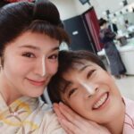 Shihori Kanjiya Instagram - 本日も劇場でお待ちしてます！ たーたんこと香寿さんは本当に朗らかで優しくて素敵な先輩です。 いつも歌声にも感動してます。 あ、後ろにはくーちゃんが🙈 #舞台 #頭痛肩こり樋口一葉 #井上ひさし #香寿たつき #たーたん
