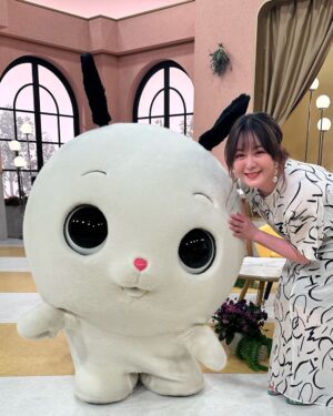 Shihori Kanjiya Instagram - 本日の土スタを
観てくださってありがとうございました！
そして、林真里花さま、冨永愛さま、本仮屋ユイカさま、メッセージありがとうございました(*´꒳`*)
スタッフの皆様、アストリッドの「ふふっ」をあんな風に纏めてくださるとは！
とっても楽しかったです。
アストリッドは放送が始まってすぐに沢山の方々からの反応があって、こうしてシーズン2の放送への後押しにもなったのではないでしょうか。
皆様、いつも、熱心にご視聴いただきありがとうございます。
これからも心を込めて邁進していきます。
今日の土スタはNHKプラスで視聴出来るようなので見逃した方は是非！
明日もアストリッドとラファエル観てくださいね〜
#nhk #土スタ #ななみちゃん と😊 #アストリッドとラファエル #アストリッドとラファエル文書係の事件録