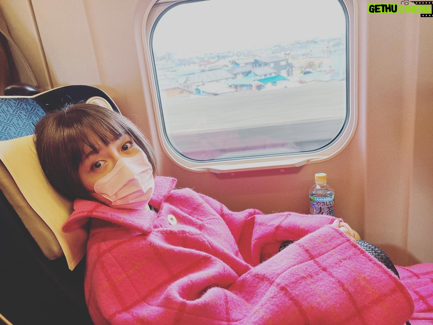 Shihori Kanjiya Instagram - 気づけば今年も 2週間が経とうとしています。 ゆるく仕事も始まってます。 こんな始まりですが2022年も よろしくお願いします(*^^*) #マネージャーカメラ