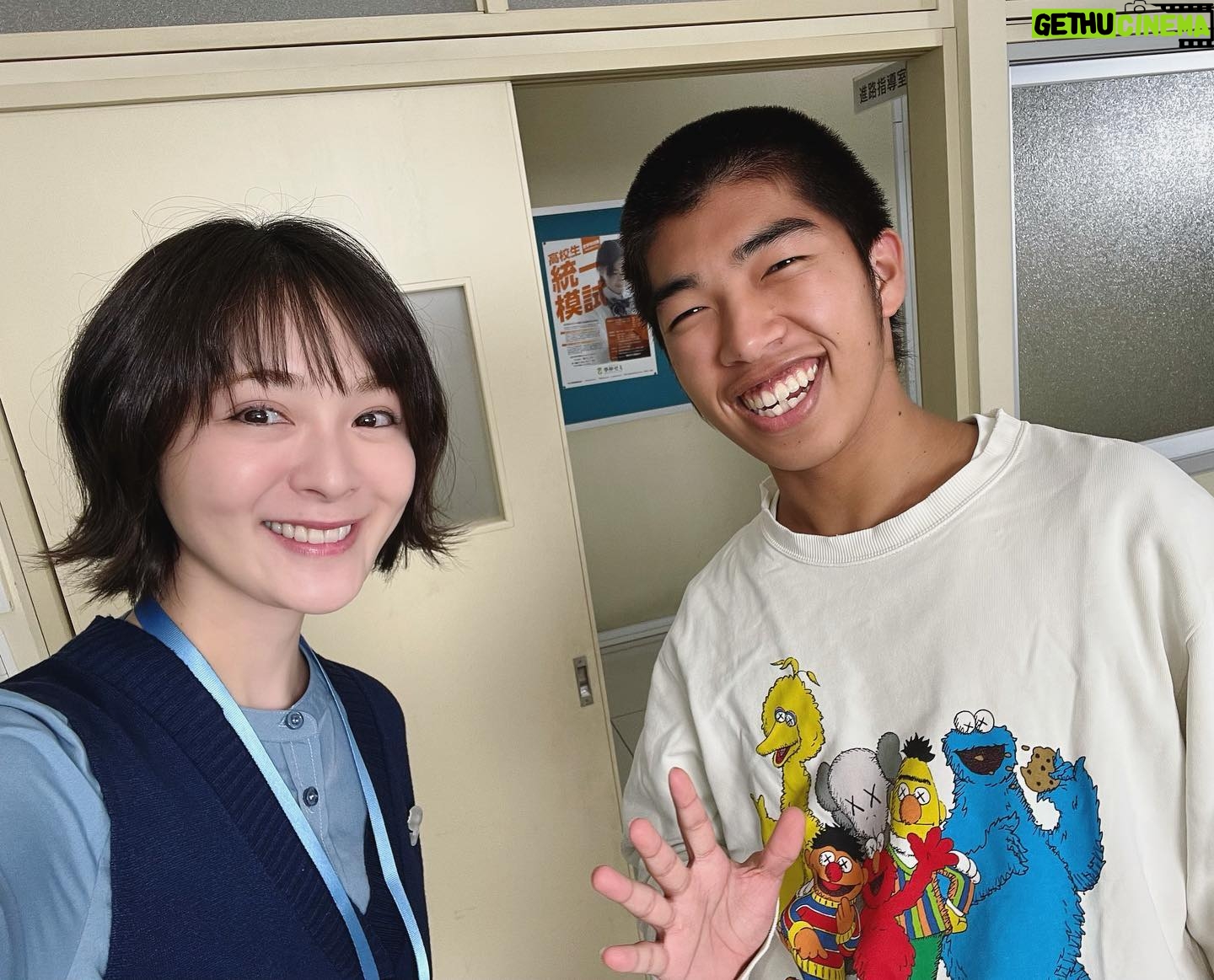 Shihori Kanjiya Instagram - 2話の彼のシーンで泣いたなぁ。 野菜娘たちへの愛もきゅんでした(*´-`) 素敵な出会いが詰まった顔だけ先生。 #土ドラ #顔だけ先生 #大政凜
