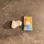 Shihori Kanjiya Instagram - 今年も着てます。 お気に入りのエウレカのニット。 メイクのさくらちゃんに撮影終わりに撮ってもらいました。 @sakura_hairmake_artist 2023年も素敵なメイクをありがとう！ そして素敵なお洋服を着せてくれた mickちゃんからはお年玉も🥺 こんなちっちゃいポチ袋あるんですね。かわぇえ。。ありがと。 大きさ比較に兎の箸置きと(*´꒳`*)