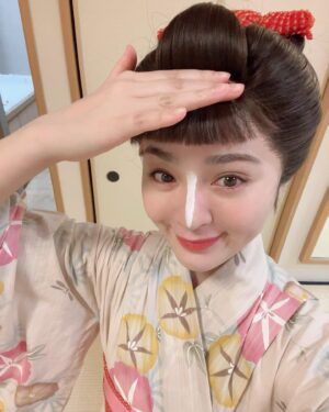 Shihori Kanjiya Instagram - 本日2回公演
無事に終了しました。
久々の2回でしたが、とても楽しかったです！
毎日幸せです。
明日も劇場でお待ちしています^_^
#舞台 #こまつ座 #頭痛肩こり樋口一葉 #新歌舞伎座 #お疲れ様でした