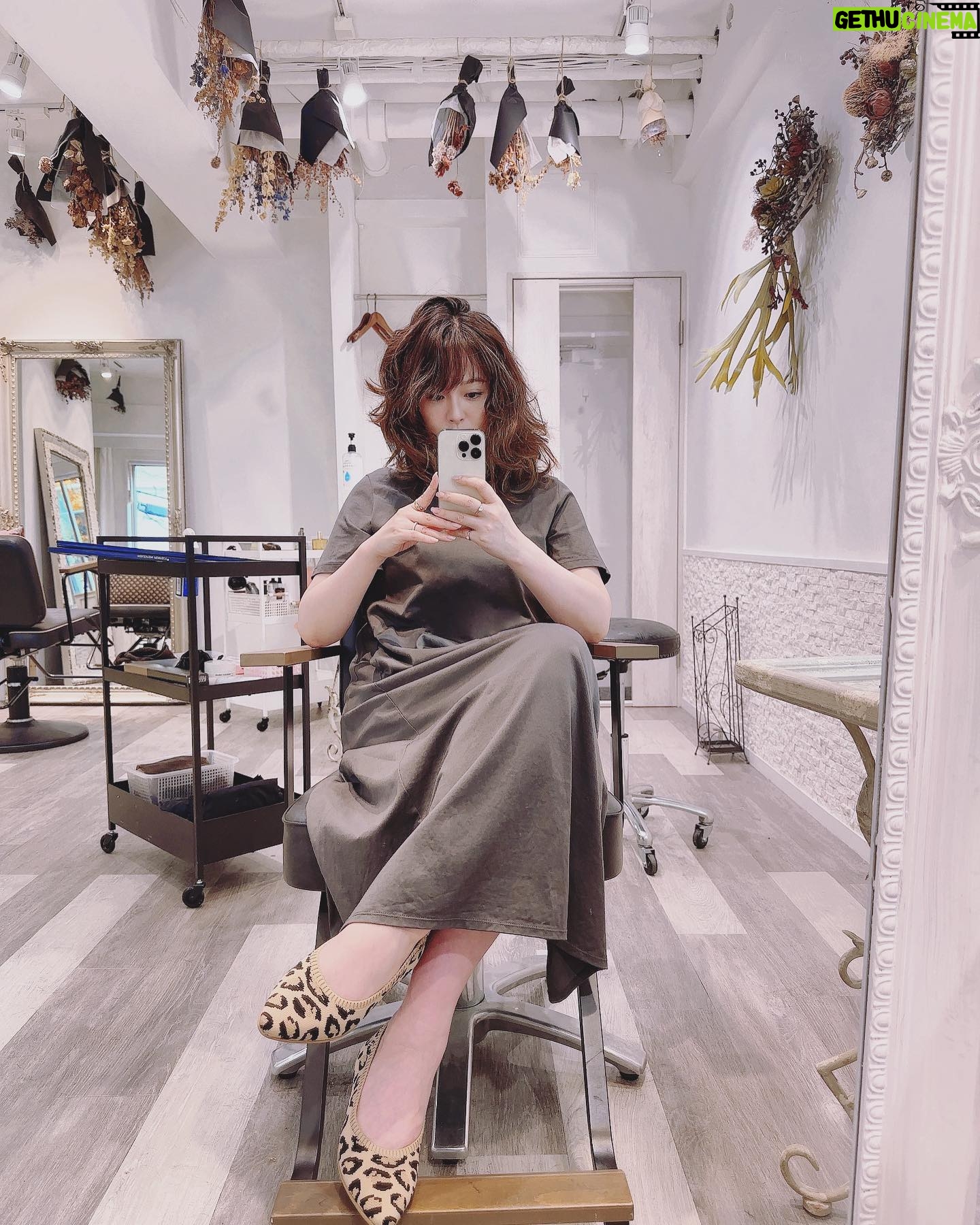 Shihori Kanjiya Instagram - 髪が えらい事になったので美容室へ。 動きを出すためのはずのハイライトは 完全に癖毛に踊らされてますね🤔 今夜も『アストリッドとラファエル』 是非ご覧ください! #nhk #アストリッドとラファエル #アストリッドとラファエル文書係の事件録