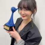 Shihori Kanjiya Instagram - 海外ドラマ 『アストリッドとラファエル』の アストリッドの吹き替えを 担当しているのですが、 先日、声優アワードで 外国映画ドラマ賞を 受賞させていただきました。 授賞式での皆様のコメントを聞いて 自分がこの場に立てている事が 本当に不思議でした。 こんな凄い方達に囲まれた この集合写真は宝物です。 改めて、私をアストリッドに選んでくださった 製作陣の皆さま、監督、技師さま、共演者の皆さま、 ありがとうございます。 そしてドラマを観て愛してくださった視聴者の皆さま 本当にありがとうございます。 皆さまの反響のお陰でシーズン2、3と放送も決まり、 今またアストリッドに向き合う事ができています。 5月頃から放送と聞いていますので 是非楽しみにしていただけたら嬉しいです。 #声優アワード #外国映画ドラマ賞 #アストリッドとラファエル #nhk