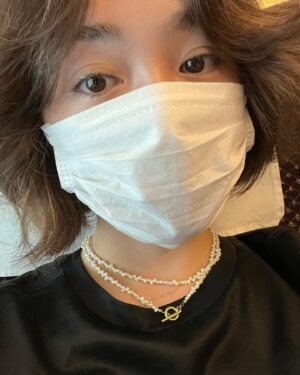 Shihori Kanjiya Instagram - 明日は
『頭痛肩こり樋口一葉』
大阪初日です！！！！！
そういえば東京からの新幹線が
N700Sでした。
乗り心地が良かったです。
髪の毛は天パーが絶好調。
お稽古に入ってから美容室も行ってないのでボサボサですが、このまま駆け抜けるぞーーー！！！！！
大阪公演、是非いらしてくださいね！
#舞台 #頭痛肩こり樋口一葉 #樋口一葉 #こまつ座 #大阪公演 #新歌舞伎座 #n700s