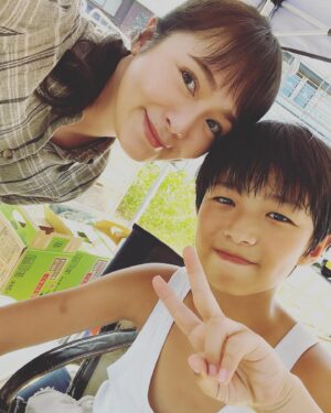 Shihori Kanjiya Instagram - 映画『サバカン』
本日より公開になります！
とても幸せな時間が詰まった映画です。
大人も子供楽しめる一夏の冒険の物語。
写真はうちの息子と、息子の友達と。
キラキラのキラッキラ。
そんな姿を是非劇場で！
#映画 #サバカン #監督 #金沢知樹 #原田琥之佑 #番家一路
