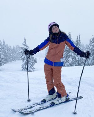 Shiloh Nelson Instagram - Swipe to see a vid of me skiing 😁