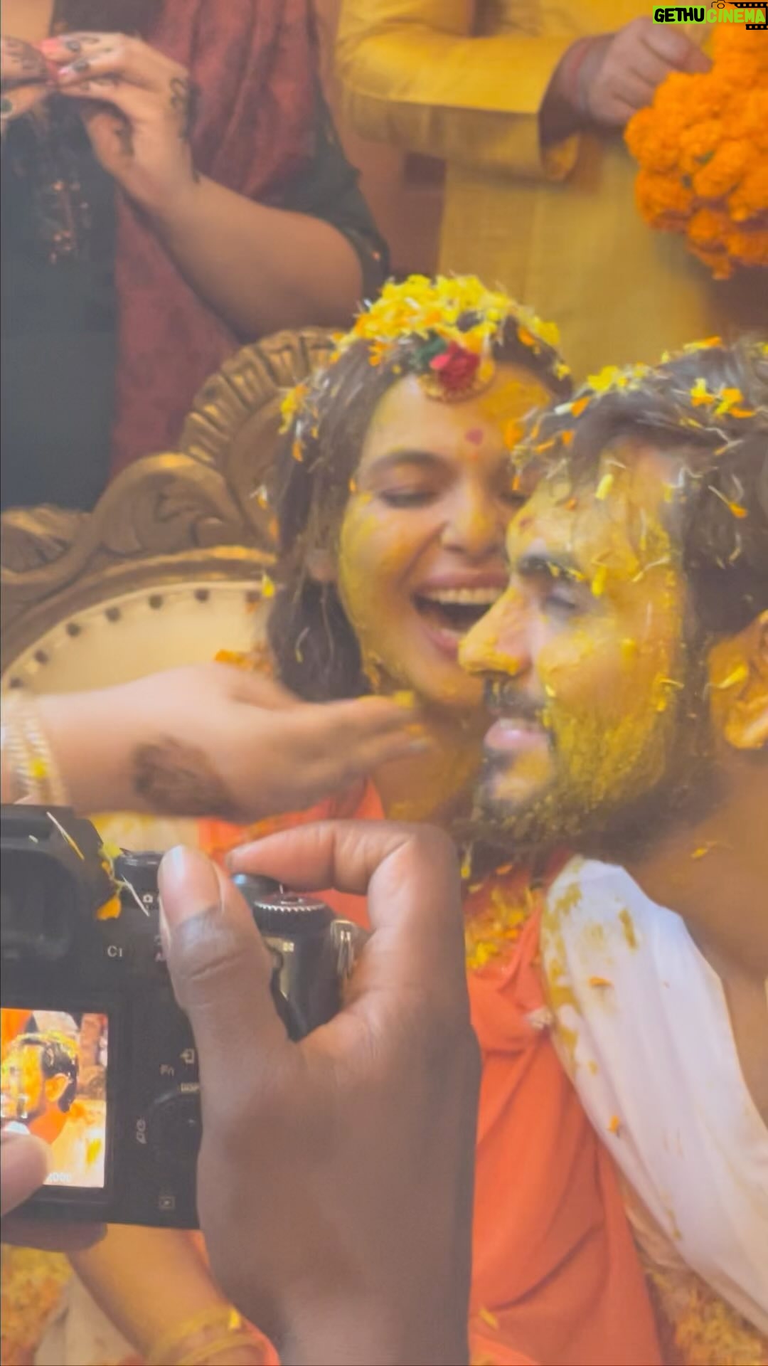 Shilpa Shukla - 1.8K Likes - Blissed out ❤️ Totally!
Thankyou for the most amazing time!
No words to describe this Joy & Happiness
@chitrashi @dhruvaditya_ I love you 🌷
Thankyou @jaya.bhagwanani @adhirbhagwanani for giving so much love to us & many many congratulations ❤️