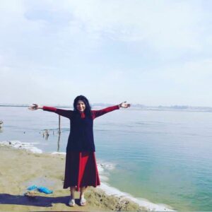 Shilpa Shukla Instagram - Chaar chaand ke paanch sitare।
.
.
Sab paaye Guru ke Dwaare 🌸

#throwbackpicture #mahakumbh