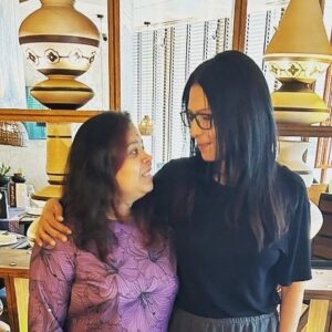 Shilpa Shukla Instagram - Bachpan ka pyaar pachpan   tak 😆
@mridul_singh18 
#candids