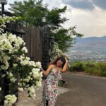 Shilpa Raizada Instagram - Akhirkaar phool laga hi liya baalon mein 🌼 …….. #loveyourself #justlove #lovemethewayiam #loveislove #loveisbeautiful #loveme #iseeit #ilikeit #iwantit #igetit #simplylove #loveintheair #lovestory #lovequotes #loveyouall #godiskind #shilparaizada