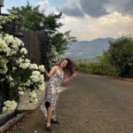 Shilpa Raizada Instagram - Akhirkaar phool laga hi liya baalon mein 🌼 …….. #loveyourself #justlove #lovemethewayiam #loveislove #loveisbeautiful #loveme #iseeit #ilikeit #iwantit #igetit #simplylove #loveintheair #lovestory #lovequotes #loveyouall #godiskind #shilparaizada