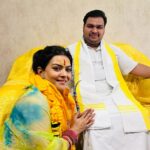 Shilpa Raizada Instagram - At Vrindavan after a success full show of RAMAYAN we went Banke Bihari Temple to receive blessings, In next few clips at Sneh Bihari Temple taking blessings of Karan Krishan Goswami ji 🙏🏻 And Last three clips from Hari Kripa Ashram 🙏🏻 Taking blessings of Shree Hari Chaitanya MahaPrabhu “Hem Bhat Maharaaj” Finally I want to Thank you @vindusingh sir for arranging VIP darshan for all of us 🙏🏻 iam so blessed 🥹 राधे राधे #radheradhe