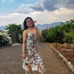 Shilpa Raizada Instagram - Akhirkaar phool laga hi liya baalon mein 🌼 …….. #loveyourself #justlove #lovemethewayiam #loveislove #loveisbeautiful #loveme #iseeit #ilikeit #iwantit #igetit #simplylove #loveintheair #lovestory #lovequotes #loveyouall #godiskind #shilparaizada