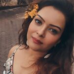 Shilpa Raizada Instagram - Akhirkaar phool laga hi liya baalon mein 🌼 …….. #loveyourself #justlove #lovemethewayiam #loveislove #loveisbeautiful #loveme #iseeit #ilikeit #iwantit #igetit #simplylove #loveintheair #lovestory #lovequotes #loveyouall #godiskind #shilparaizada