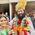 Shilpa Raizada Instagram - At Vrindavan after a success full show of RAMAYAN we went Banke Bihari Temple to receive blessings, In next few clips at Sneh Bihari Temple taking blessings of Karan Krishan Goswami ji 🙏🏻 And Last three clips from Hari Kripa Ashram 🙏🏻 Taking blessings of Shree Hari Chaitanya MahaPrabhu “Hem Bhat Maharaaj” Finally I want to Thank you @vindusingh sir for arranging VIP darshan for all of us 🙏🏻 iam so blessed 🥹 राधे राधे #radheradhe