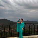 Shilpa Raizada Instagram - Ye mausam ka jaadoo hai 💚💚💚💚💚 I love #saree but saree’s love me more ❤️🙂👍 #blessed #gratitude #thankyouforeverything #🙏🏻