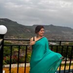 Shilpa Raizada Instagram - Ye mausam ka jaadoo hai 💚💚💚💚💚 I love #saree but saree’s love me more ❤️🙂👍 #blessed #gratitude #thankyouforeverything #🙏🏻