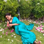 Shilpa Raizada Instagram - Ye mausam ka jaadoo hai 💚💚💚💚💚 I love #saree but saree’s love me more ❤️🙂👍 #blessed #gratitude #thankyouforeverything #🙏🏻